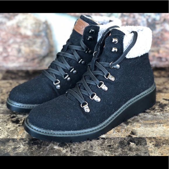 NEW Dr. Scholl's Women's waterproof Sentinel Boots - Picture 16 of 16